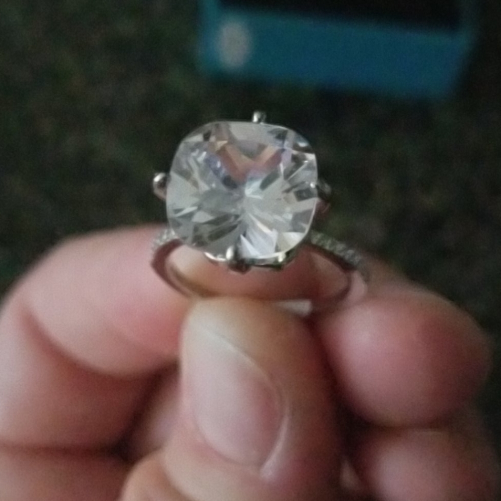 ๐ Sparkling Ring ๐ - Picture 4 of 4